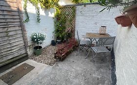 Beautiful, 1 Bedroom Cottage